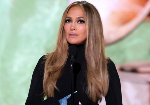 Jennifer Lopez lebukott