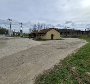 31-es főút mellett, vendéglátó egység, parkolóval, Mendén eladó!