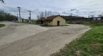 31-es főút mellett, vendéglátó egység, parkolóval, Mendén eladó!