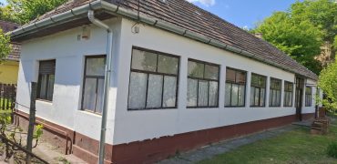 Felújítandó 4 szobás, verendás családi ház, gázkazánnal, Úriban eladó!