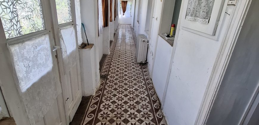 Felújítandó 4 szobás, verendás családi ház, gázkazánnal, Úriban eladó!