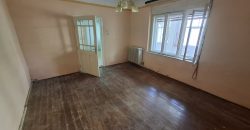 Felújítandó 4 szobás, verendás családi ház, gázkazánnal, Úriban eladó!