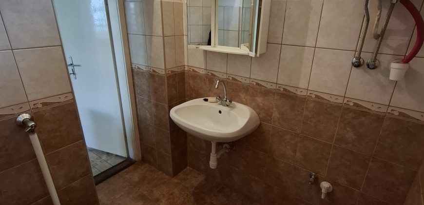 Felújítandó 4 szobás, verendás családi ház, gázkazánnal, Úriban eladó!