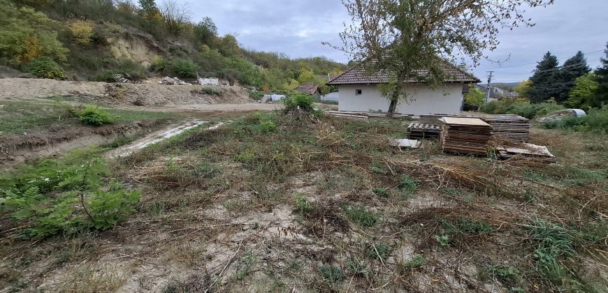 Új parcellázású, oldalhatáros, lakóövezeti telek, Sülysápon eladó!