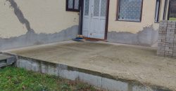 Részben felújított, 3 szobás, családi ház, garázzsal, Úriban eladó!