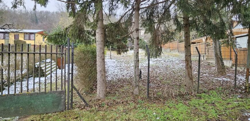 Tükörhegy lábánál Törökbálinton eladó bontandó családi ház