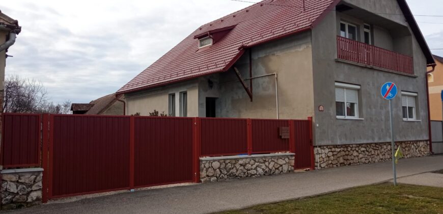 Két generációs családi ház eladó